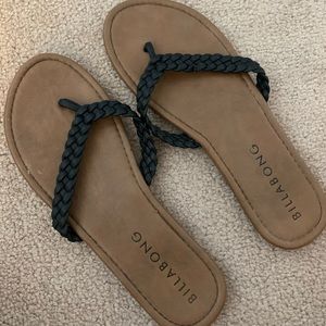Black & brown billabong flip flops!